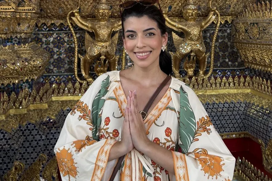 Templo tailandês com arquitetura tradicional